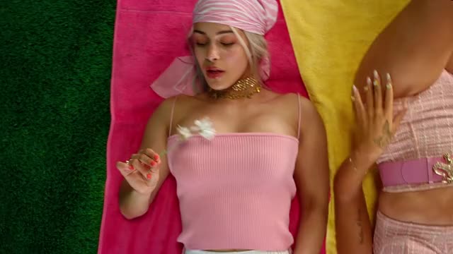 Kali Uchis - Tyrant ft. Jorja Smith