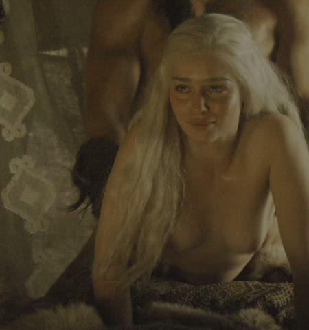 Emilia Clarke gif