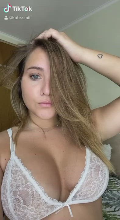 20 ? I am very interactive with fans ? Many PHOTOS and VIDEOS. B/G - BJ - Cumshots