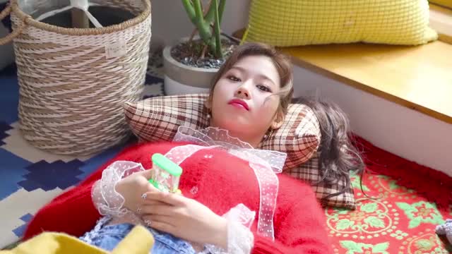 TWICE - Merry & Happy BTS (11)