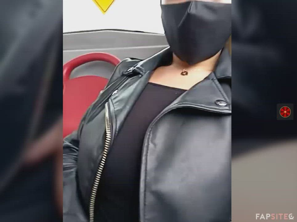 Boob flashing in a public bus 🚌😍