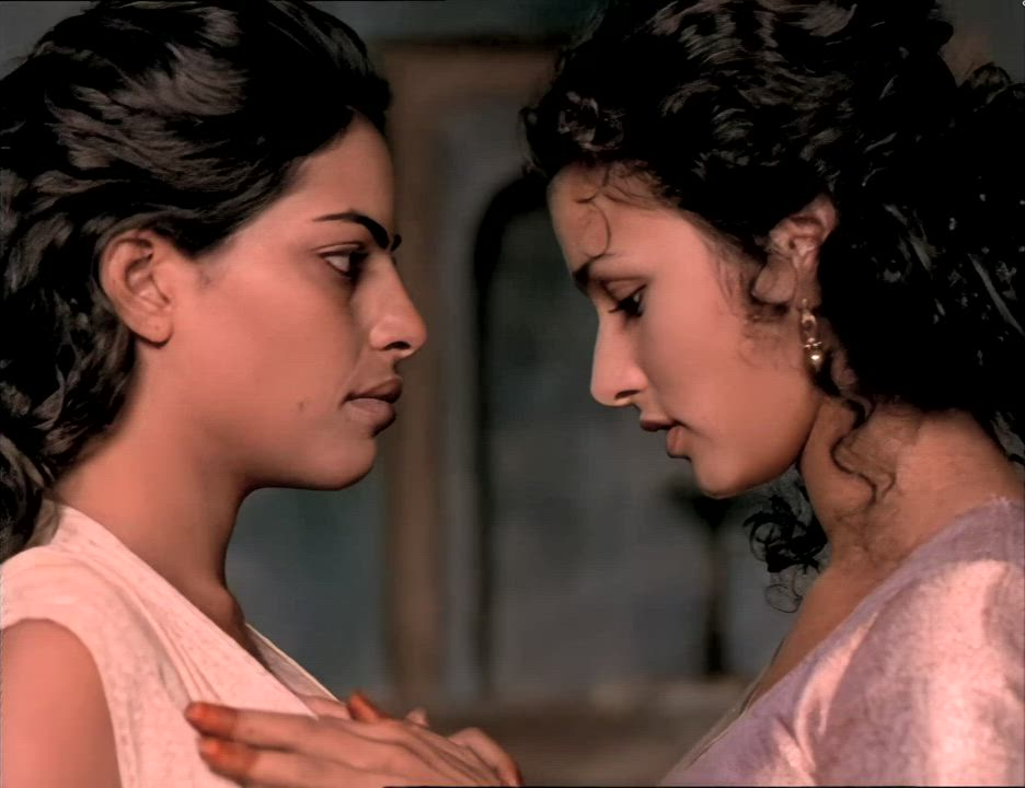 Sarita Choudhury &amp;amp; Indira Varma N*de lesbi@n scene r/IndianSexScene