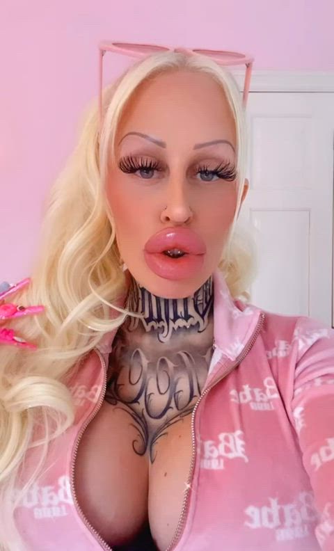 bimbo bimbofication fake lips lips lipstick lipstick fetish tattoo tattooed botox