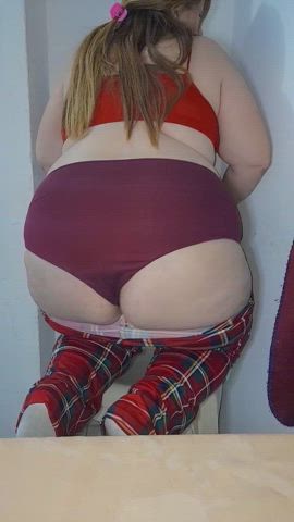 you enjoy to see my big botty in panty