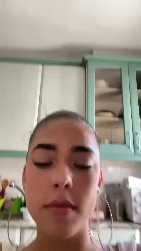 Noa Blanco Tongue