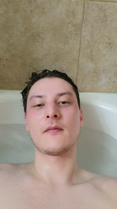 [M32] Anyone still take baths?