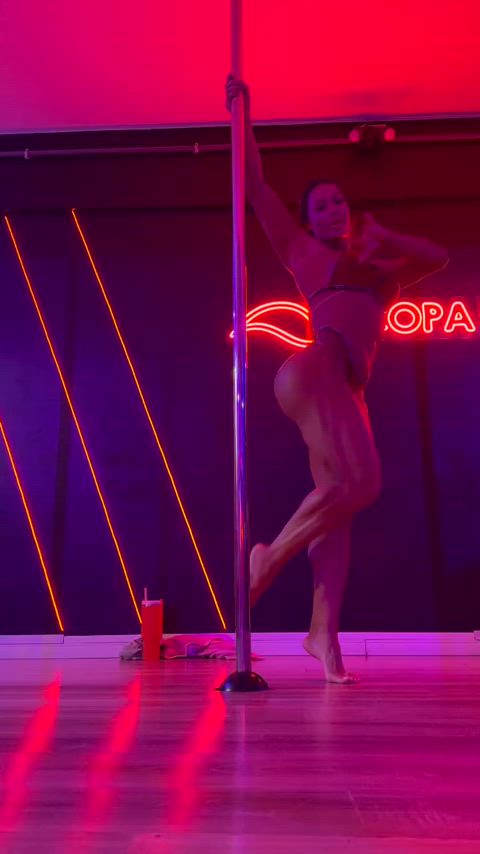 ass big ass big tits brazilian celebrity dancing muscular girl pole dance sexy gif