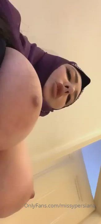 Arab Big Ass Big Tits Camgirl Hijab Muslim gif