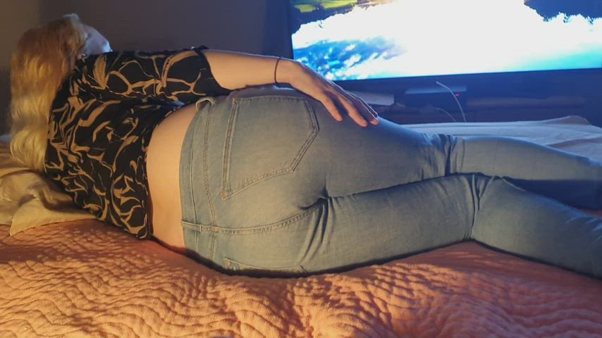 Sexy Jeans bedwetting! Oh my gosh this felt soooo good ??