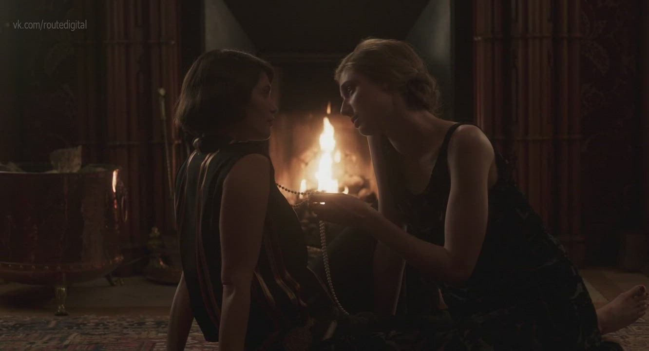 Gemma Arterton and Elizabeth Debicki in Vita Virginia