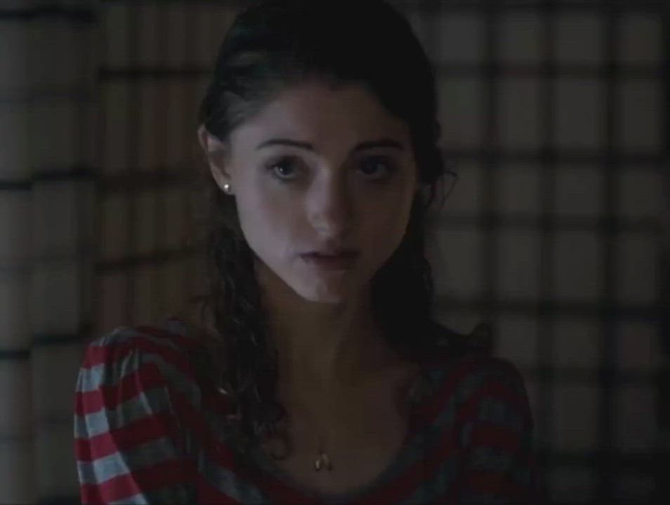 Bra Natalia Dyer Skinny gif