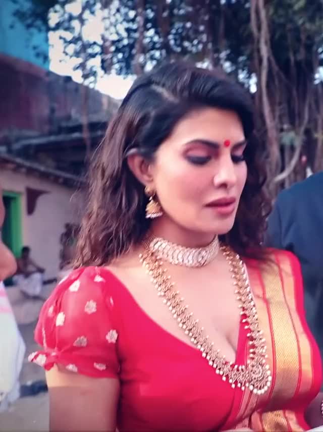 Jacqueline Fernandez - Genda Phool