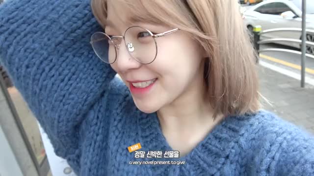 Jiheon giggle