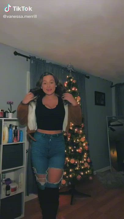 Thick TikTok White Girl gif