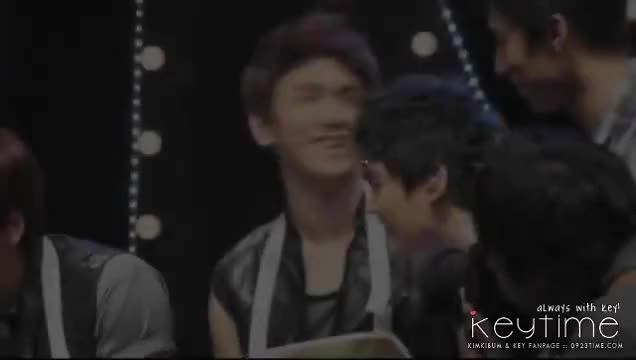 [fancam] 101122 Key and Jonghyun sharing a Pepero - Thailand fan party