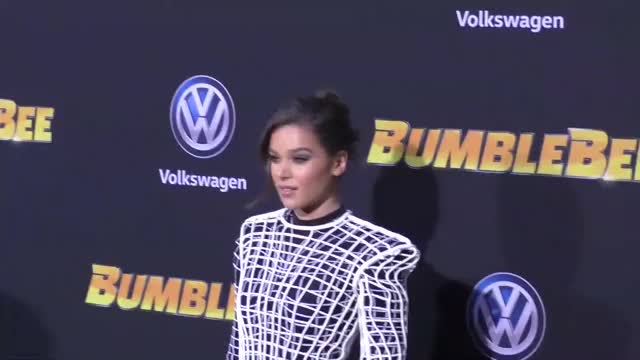 Hailee Steinfeld - (12.09.18) - 'Bumblebee' World Premiere In Los Angeles