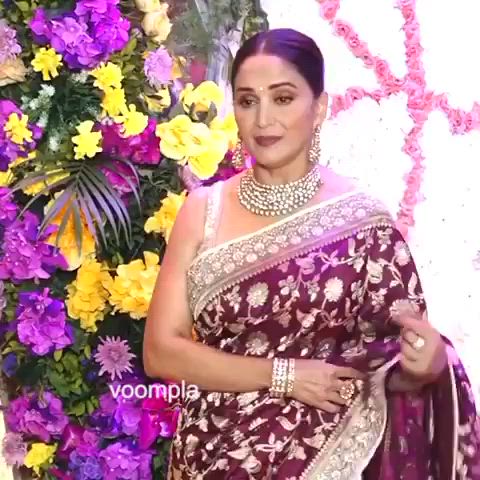 actress asianhotwife celebrity desi hotwife indian milf mom saree gif