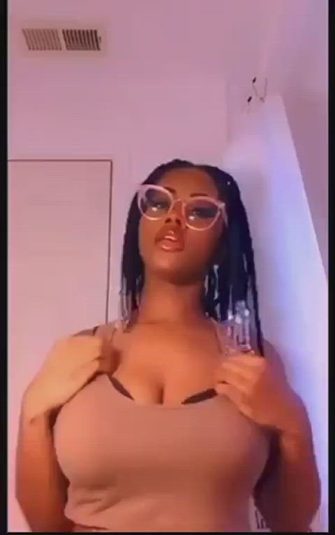 amateur areolas big tits boobs cute ebony huge tits natural tits gif