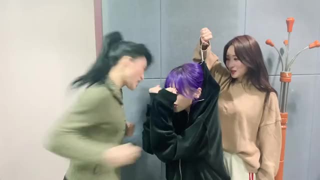 Siyeon vs JiU