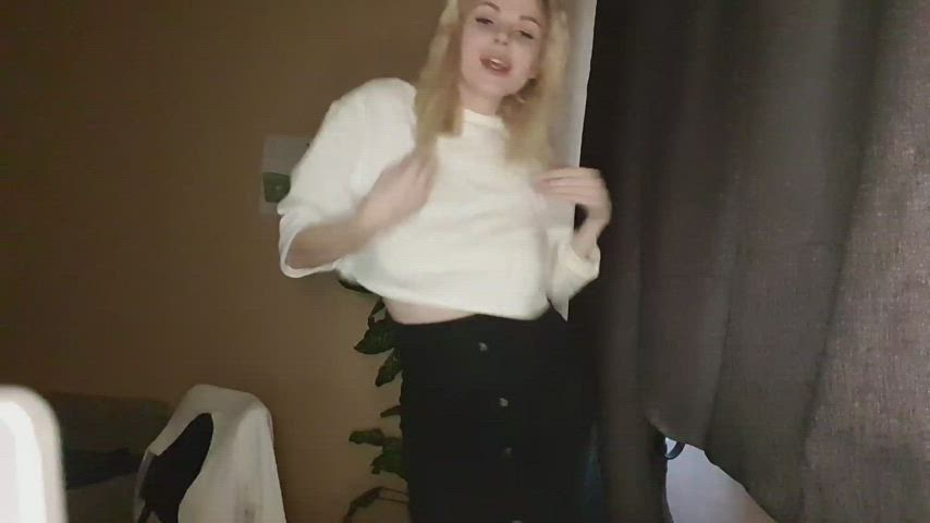 Sexy underboob dance