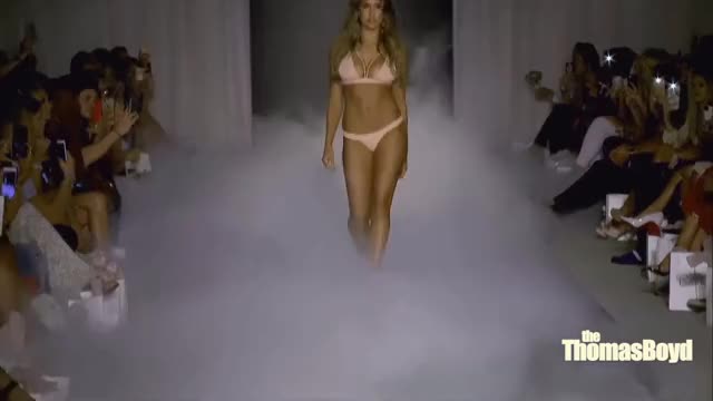 Fashion Show Beach Bunny Swim 2018