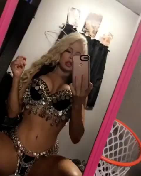 Nikki Delano Squat