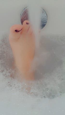 bathtub feet foot fetish foot worship valerierayne13 gif