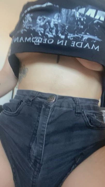 thoughts on underboob? i love itt