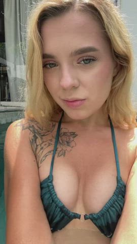 babe blonde boobs lingerie natural tits onlyfans sissy teen tits gif