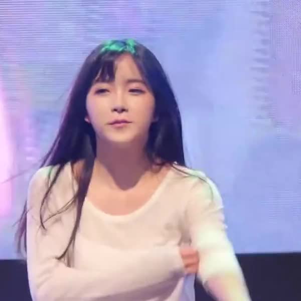 141016 Hyunyoung tongue 2 (A) crop