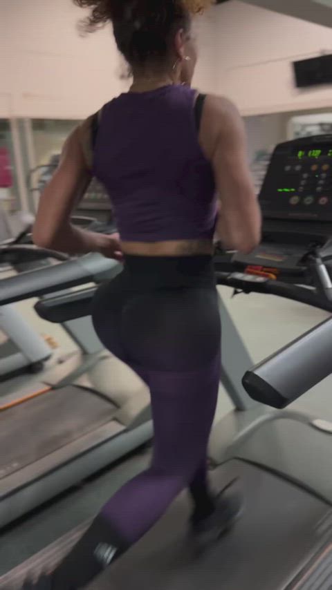 big ass gym jiggling gif