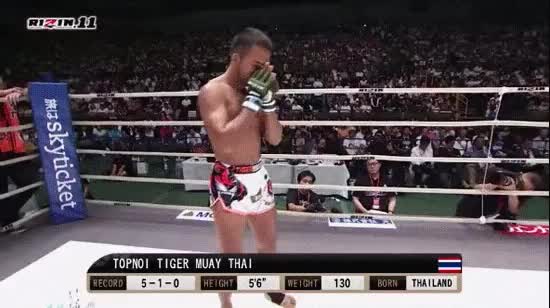 Topnoi middle finger (RIZIN 11)