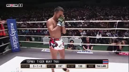 Topnoi middle finger (RIZIN 11)