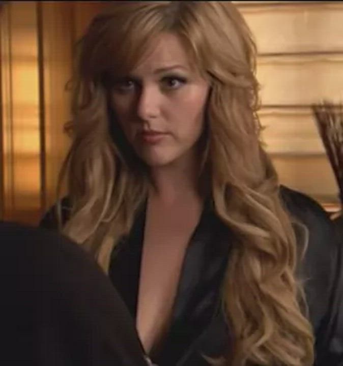 Sara Rue - Massive plot in 'For Christ's Sake'