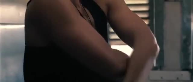 Parineeti Chopra HOT Scene @ Train 1080p 720p Full HD