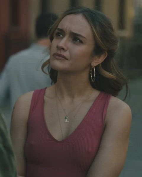 celebrity female olivia cooke gif