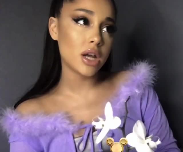 Ariana Grande gif