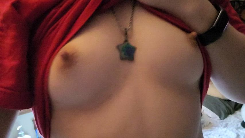 amateur boobs jiggle onlyfans small nipples small tits tits underboob gif