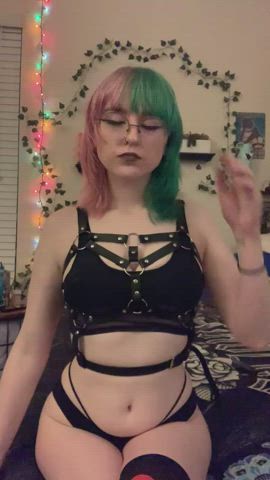 Tight bra and harness combo, hope you enjoy watching me struggle to free them 🥲