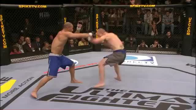 Gray Maynard KO's himself and Rob Emerson taps out due to rip injury