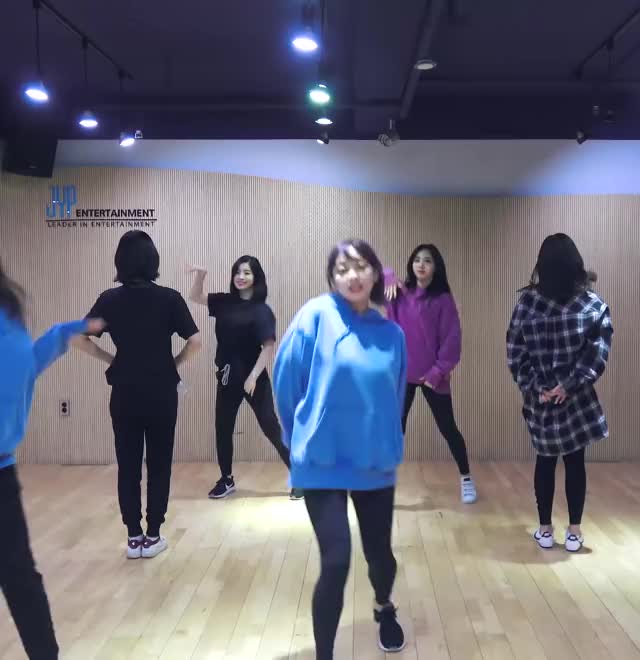 TWICE -What is Love-- Dance Video (for ONCE Ver.) - YouTube-5