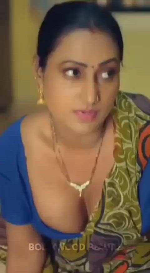 cleavage desi saree gif