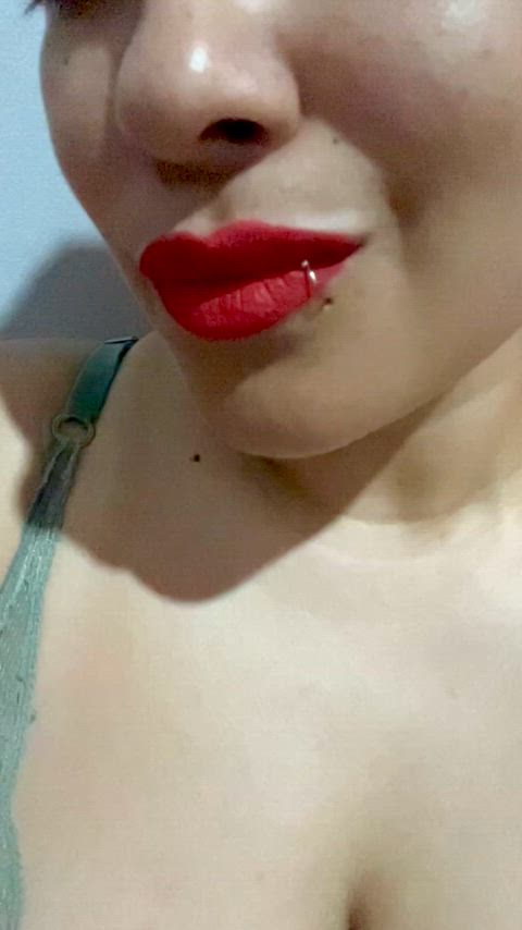 babe curvy cute lips lipstick lipstick fetish onlyfans petite adorable-porn amateur-girls