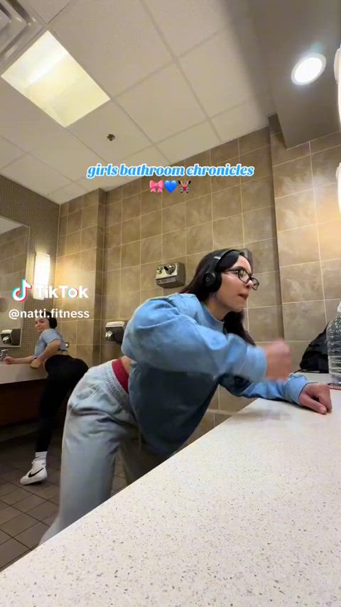 ass friends gym tiktok gif