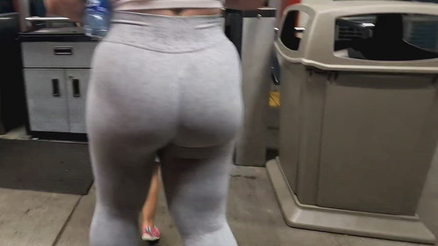 big ass booty candid jiggling latina leggings milf gif