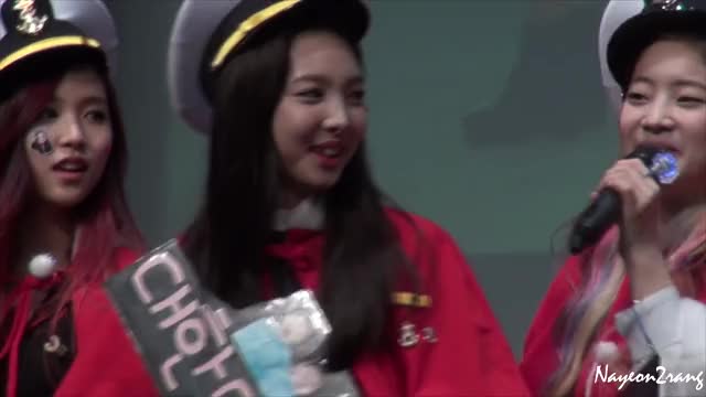 Happy LOA Nayeon clapping