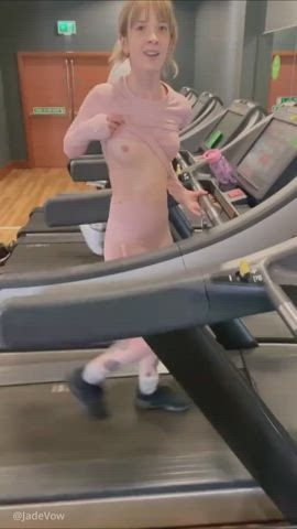 Jade Flashing nipple at the gym (Jade Vow) [00:23]