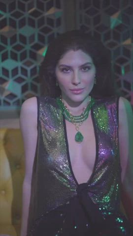 bollywood celebrity cleavage iranian gif