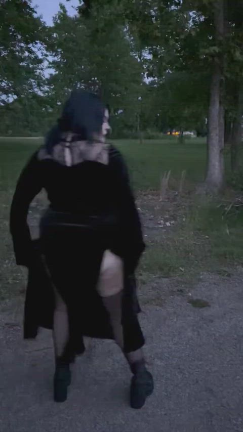 ass big ass goth thick thighs twerking solo-public thick-booty gif