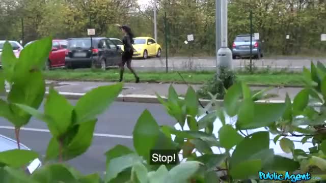 15 seconds - PublicAgent - Ania Kinski - MILF loses handbag and her panties